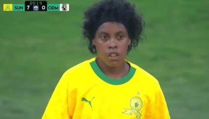 马梅洛迪日落女足球员走红网络，长相酷似罗纳尔迪尼奥