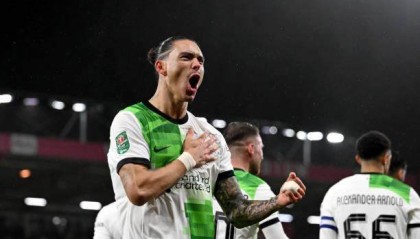 疯狂轮换见证努氏弧线！南海岸雨夜利物浦胜利逃亡