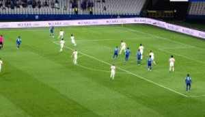 Kaiyun Sports-世界波！特谢拉禁区外围轰出一脚超远世界波，门将目送皮球入网