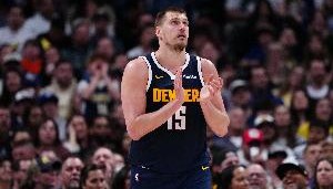 约基奇爆砍61分10板10助三双 61分是历史三双数据中的最高分