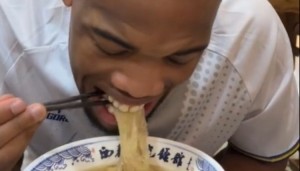 app下载-羊肉泡馍！“古城阿联”李炎涛带队 阿诺斯克体验西安特色