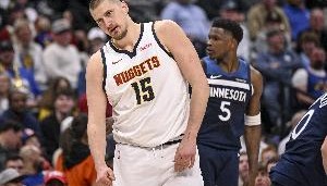 掘金背靠背对阵马刺 约基奇穆雷戈登波特布劳恩五大首发都不打