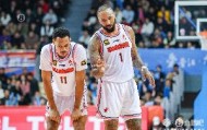 Kaiyun Sports-哼哈二将贝兹利&amp;吉伦沃特半场合计20中11 合砍29分助队领先