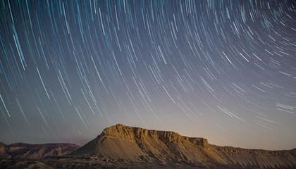 Kaiyun 开云体育官网-湖南张家界:云端竞速!天门山绝壁天梯上演“空中马拉松”